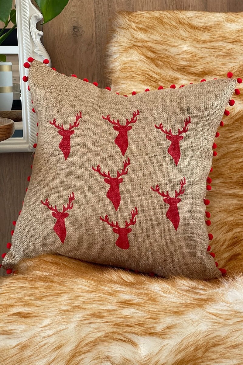 Püsküllü Geyik Desen Jüt Kırlent 50x50 Kırmızı